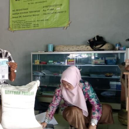 Ringankan Beban Warga, Bantuan Pangan Pemerintah Disalurkan kepada KPM di Gunung Ulin